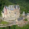 Крепость Eltz 2012: Импозантный вид крепости с вновь уложенными сланцевыми кровлями